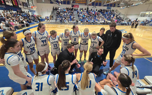 Trojans Look for Third Quarterfinal Berth in Four Years: Game Preview – No. 4 seed Dakota State vs No. 1 seed Indiana Wesleyan